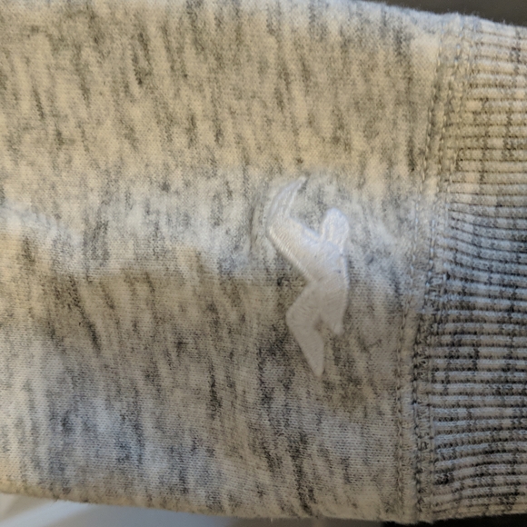 Hollister | Cropped Half Zip Hoodie - Picture 4 of 5